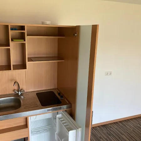 Doppelzimmer Eigenem Bad, Mit Terrasse, Blick Ins Grune Und Busanbindung