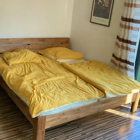 Apartament Doppelzimmer Eigenem Bad, Mit Terrasse, Blick Ins Grune Und Busanbindung *