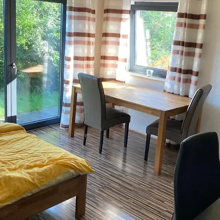 Doppelzimmer Eigenem Bad, Mit Terrasse, Blick Ins Grune Und Busanbindung Apartament Pfullingen